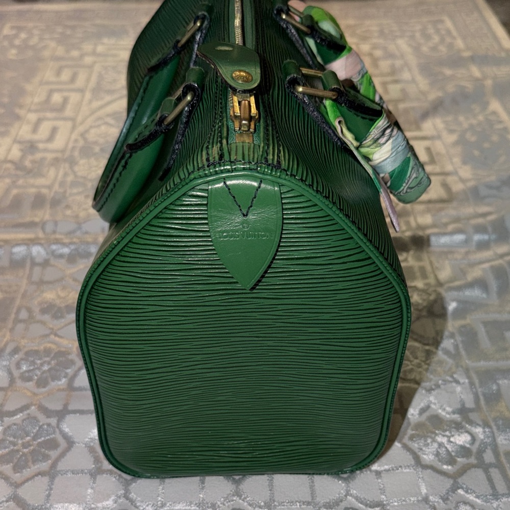 Authentic Vintage Louis Vuitton Speedy 25 in Epi Leather - Picture 2 of 16